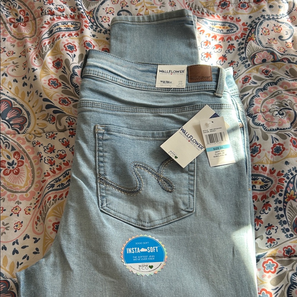 Really great buy!!!!!!Wallflower Women's Soft Light Blue Boot Cut Jeans